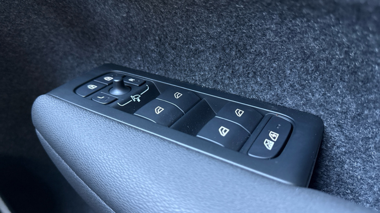 Volvo XC40 2.0 B4P Plus Dark 5dr Auto Petrol Estate